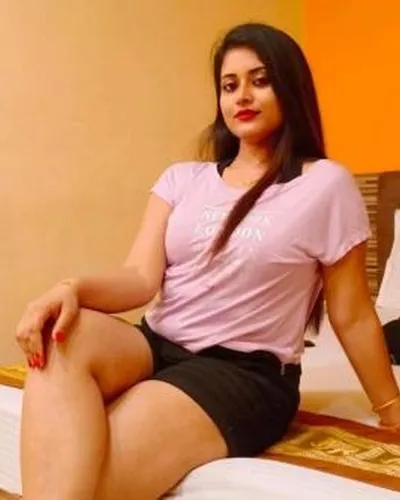 Esha Khan